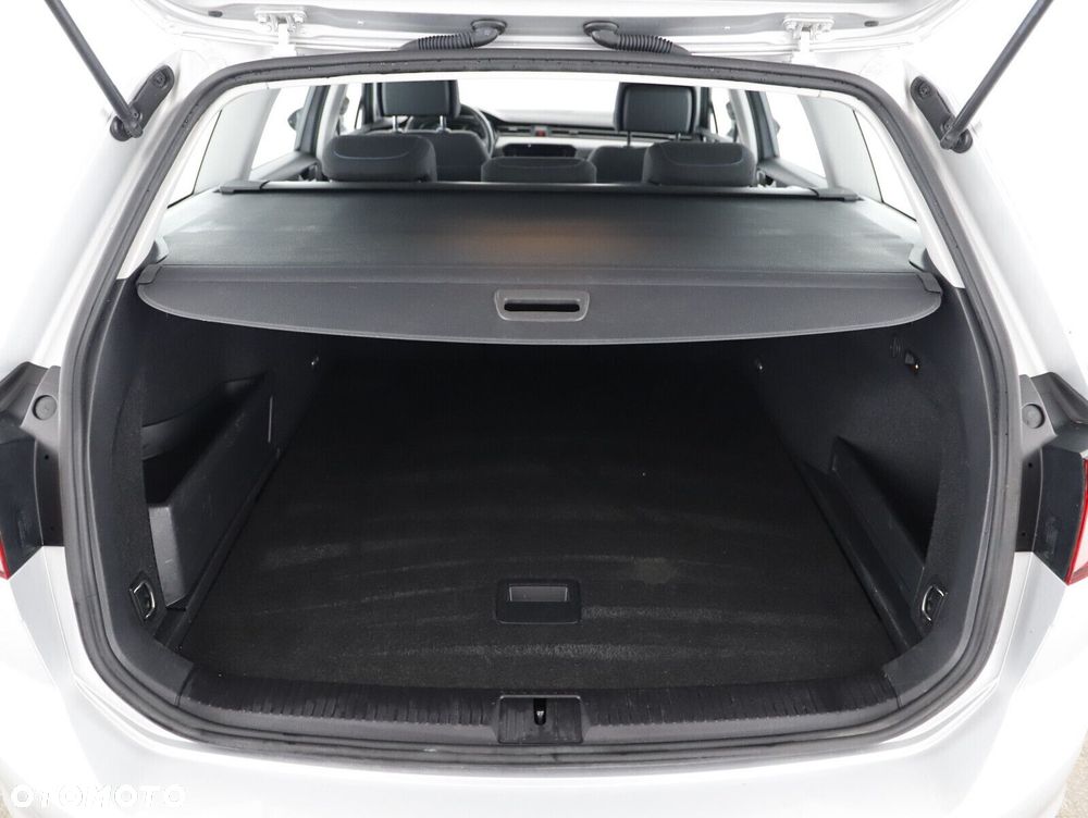 Volkswagen Passat - 25