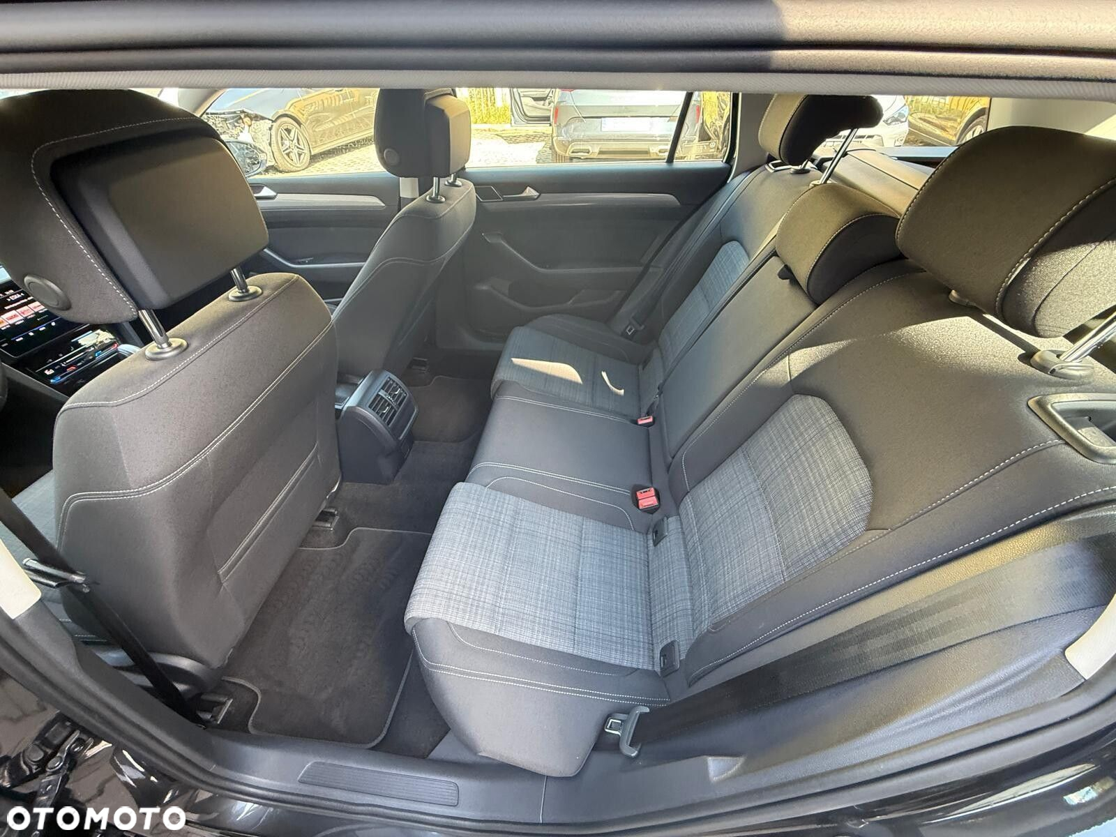 Volkswagen Passat - 21