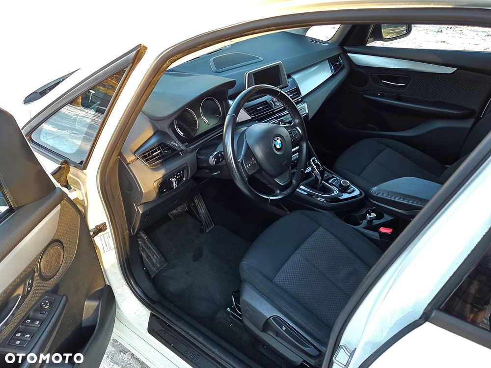 BMW Seria 2 218d - 10