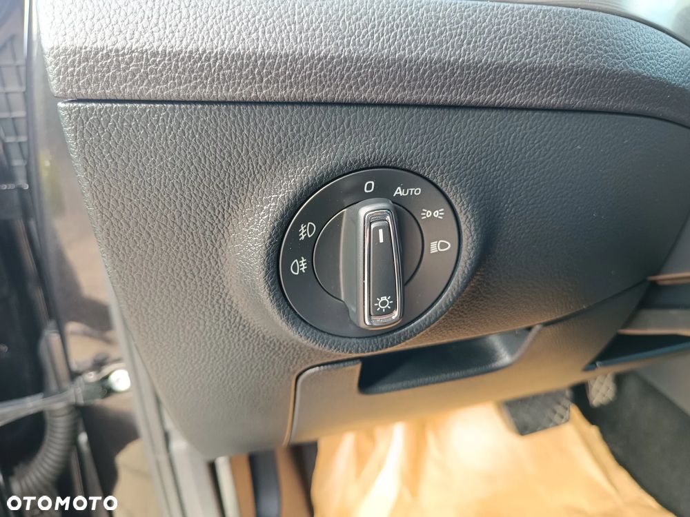 Skoda Superb 2.0 TDI DSG Premium Edition - 22