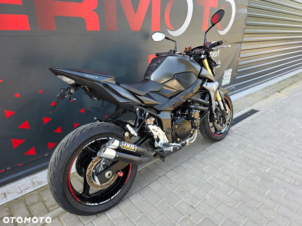 Suzuki GSR - 3