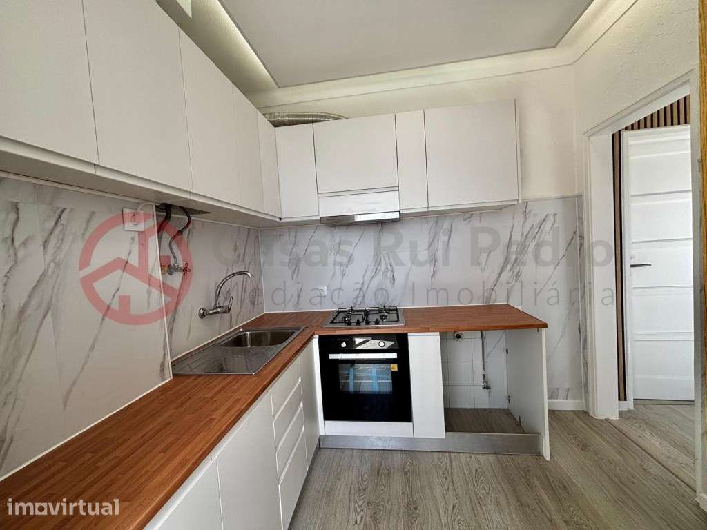 Apartamento T2 remodelado na Graça em Lisboa - Grande imagem: 2/24