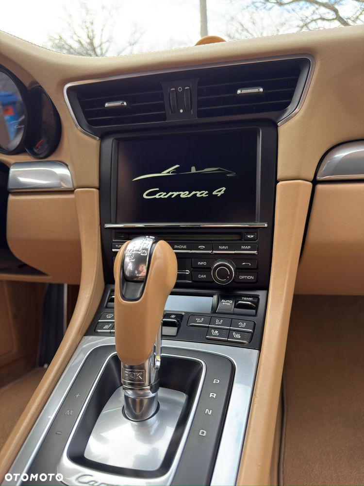 Porsche 911 Carrera 4 PDK - 28