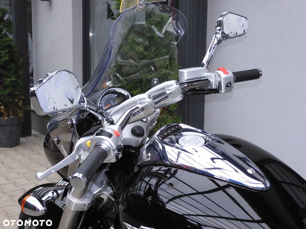 Suzuki Intruder - 30