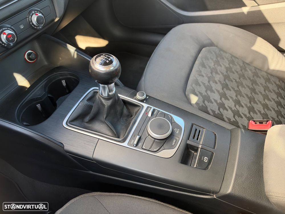 Audi A3 1.6 TDI (clean diesel) Attraction - 23