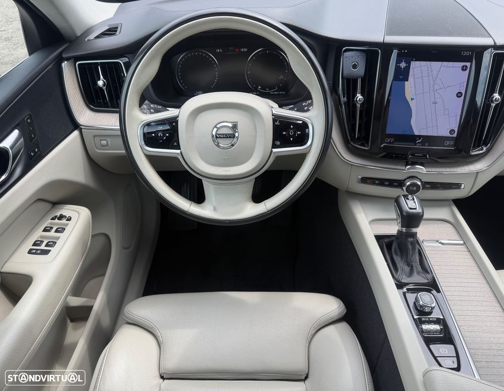Volvo XC 60 2.0 D4 Inscription AWD Geartronic - 12