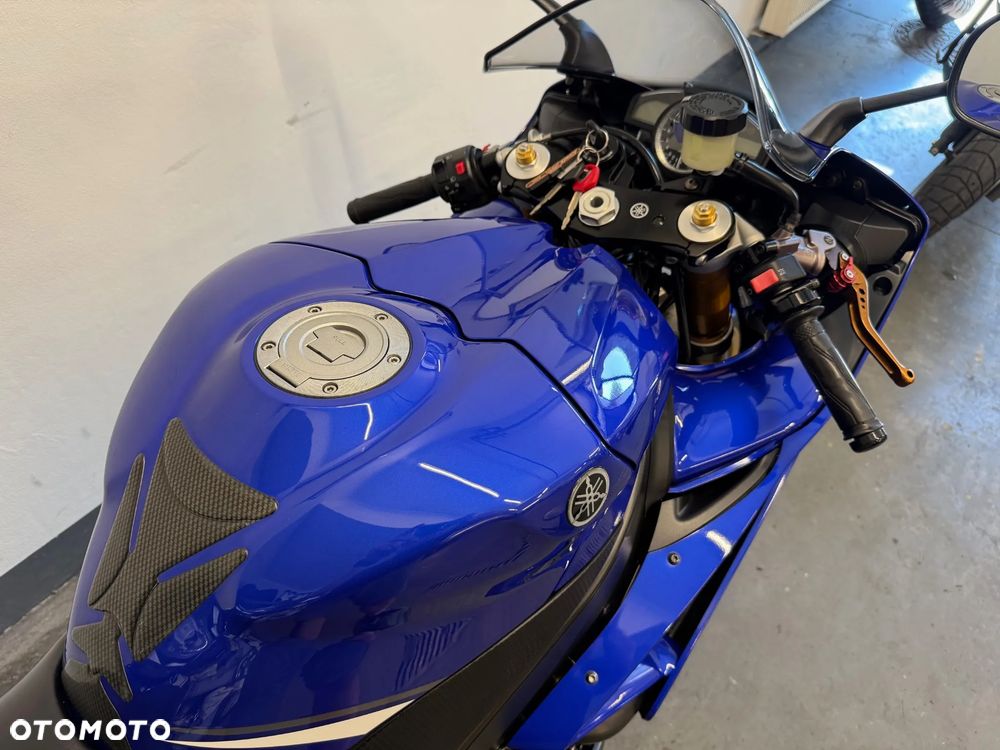 Yamaha R1 - 29