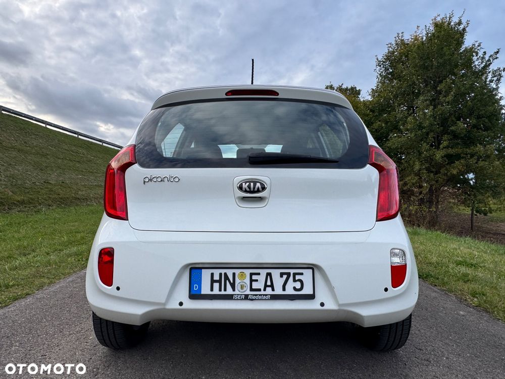 Kia Picanto 1.0 Fifa World Cup Edition - 9