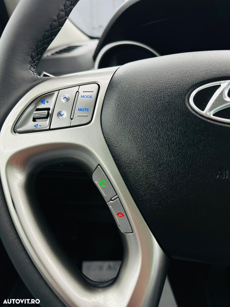 Hyundai ix35 1.7 CRDI 2WD blue Finale Gold - 24