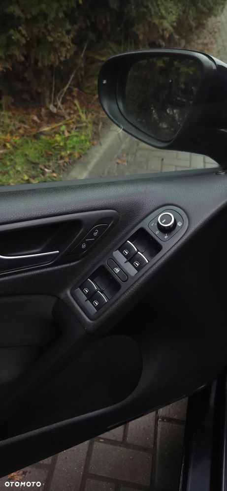 Volkswagen Golf 2.0 TDI DPF Style - 24