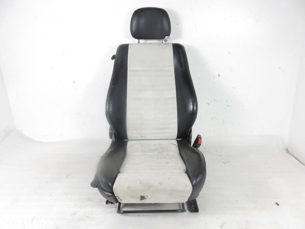 FOTEL PASAŻERA OPEL ASTRA II G BERTONE 3D - 1