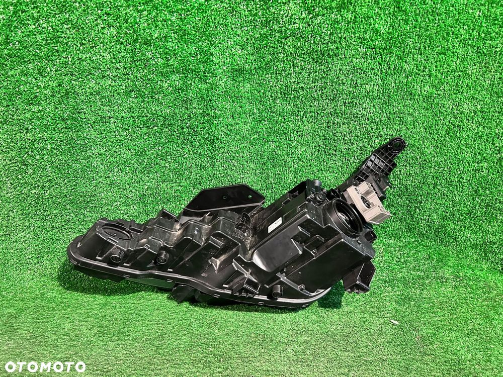 REFLEKTOR PRAWY HYUNDAI ELANTRA VI LIFT - 2