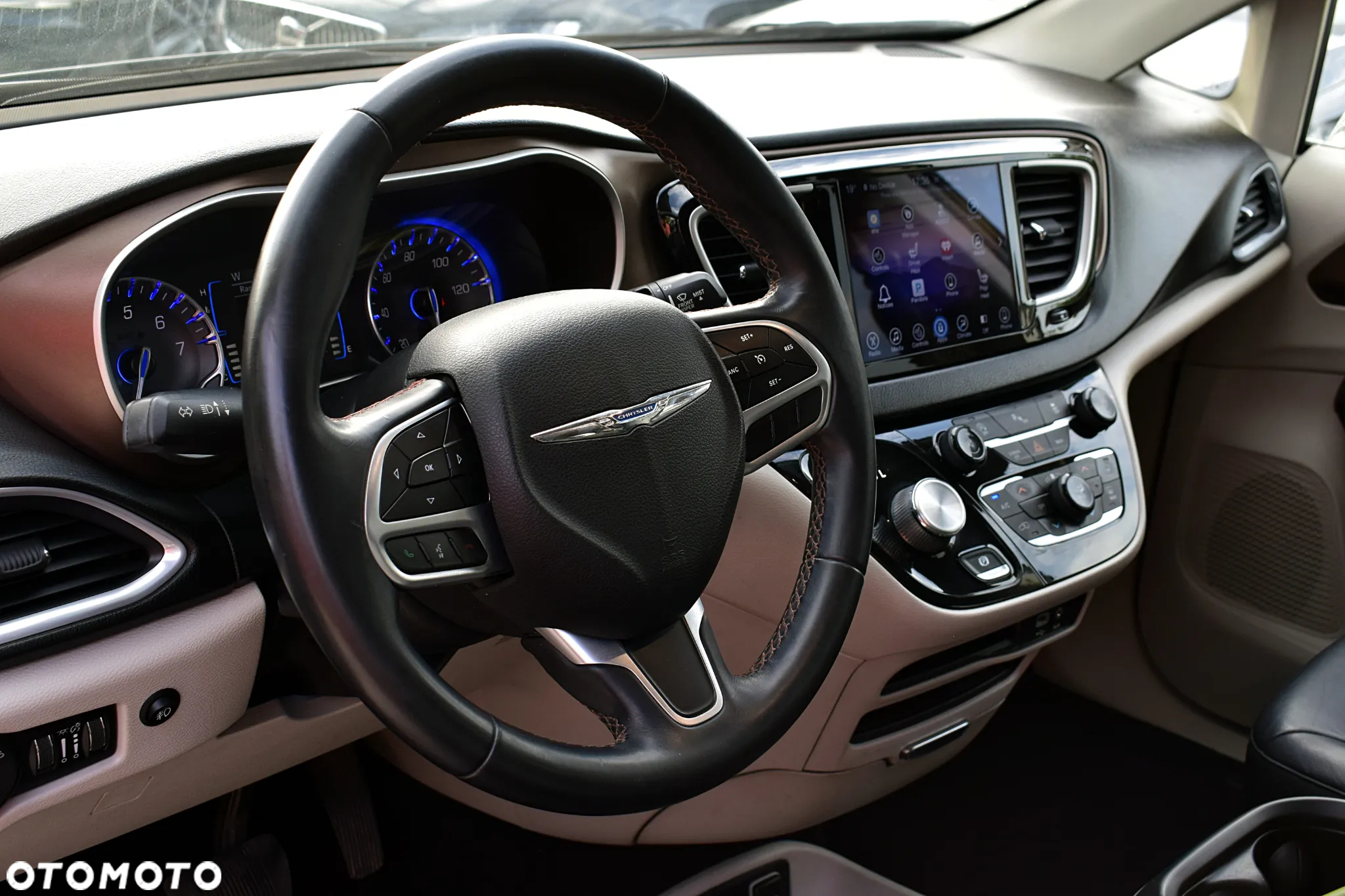 Chrysler Pacifica - 4