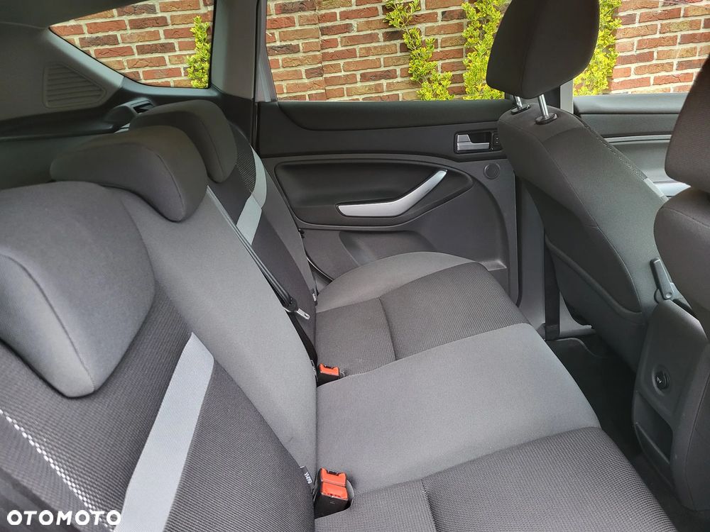 Ford Kuga - 8