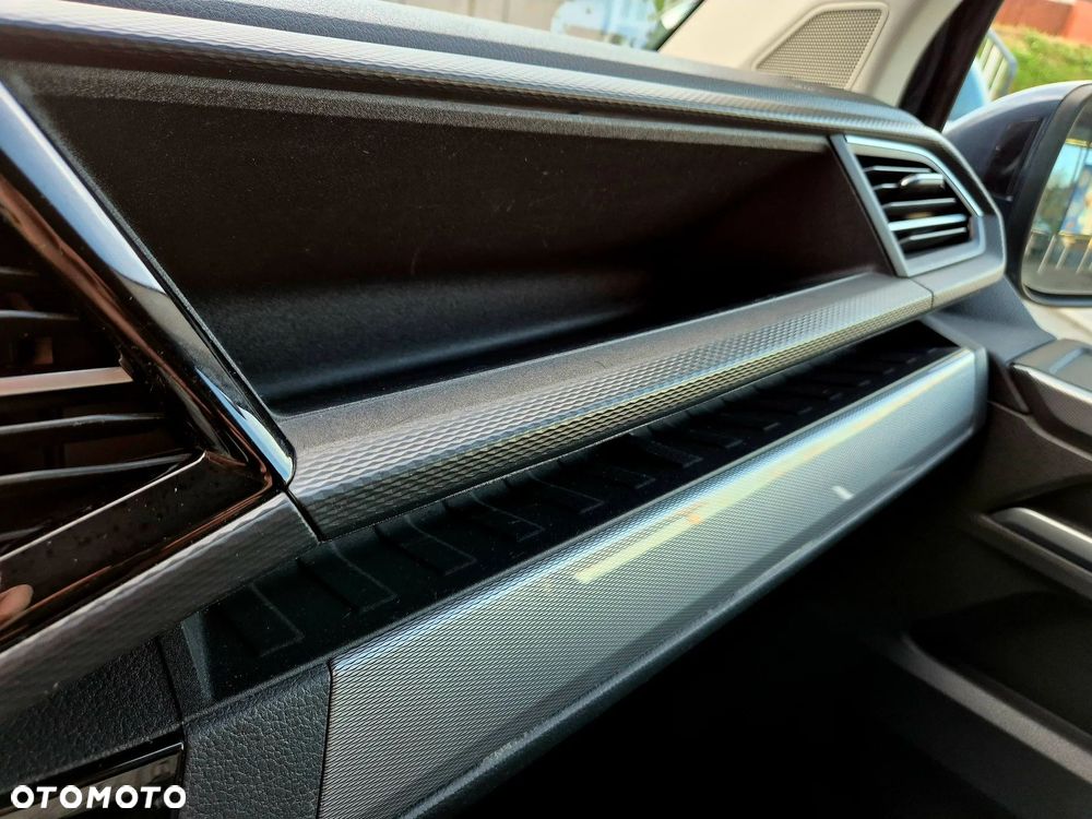 Volkswagen Multivan - 33