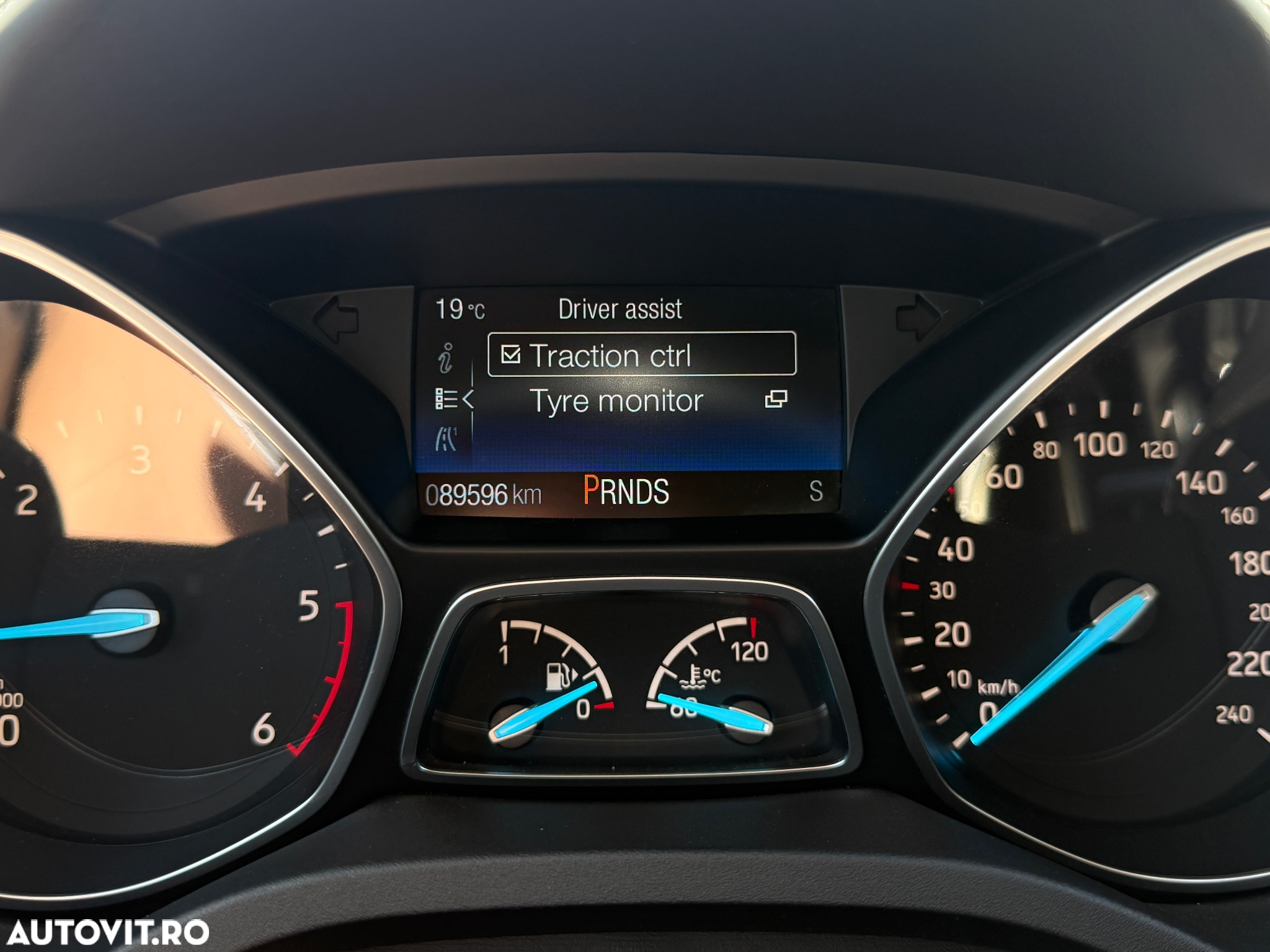 Ford Kuga 2.0 TDCi 4WD Powershift Vignale - 29
