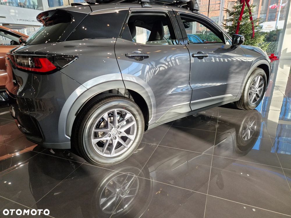 Lexus LBX 1.5 Hybrid - 4