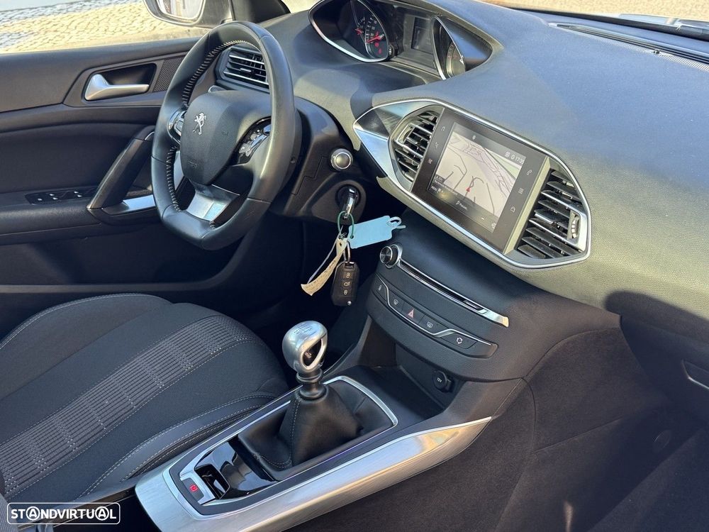 Peugeot 308 1.2 PureTech Allure J18 - 28