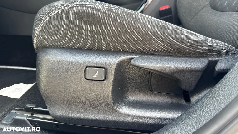 Toyota Corolla 1.8 HSD Business - 17