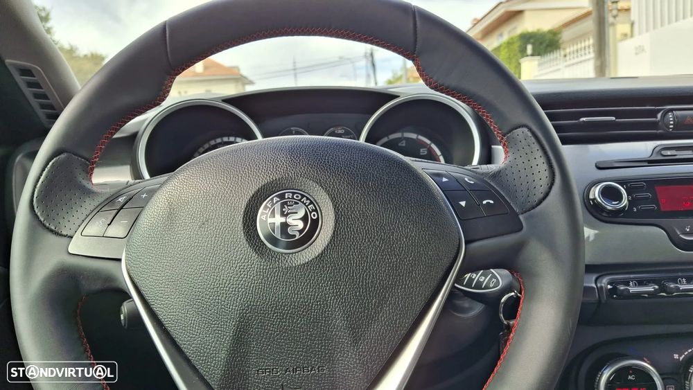 Alfa Romeo Giulietta 1.6 JTDm Distinctive - 10