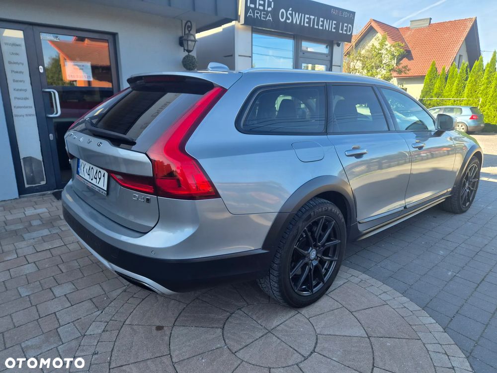 Volvo V90 Cross Country - 13