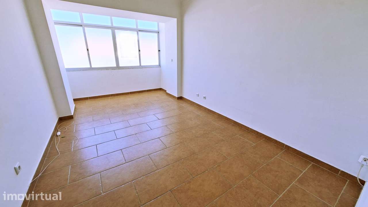 Apartamento T1 com 64m² no Barreiro - Grande imagem: 2/10