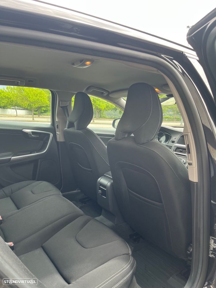 Volvo V60 2.0 D2 Momentum Geartronic - 5