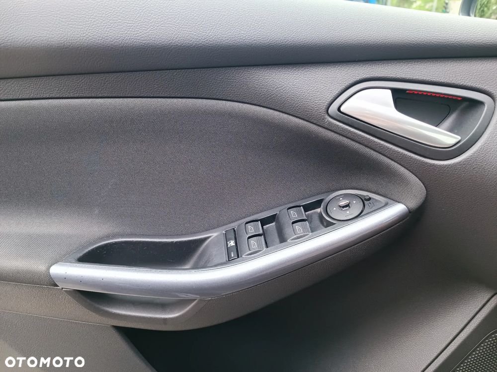 Ford Focus 1.6 EcoBoost Titanium - 26