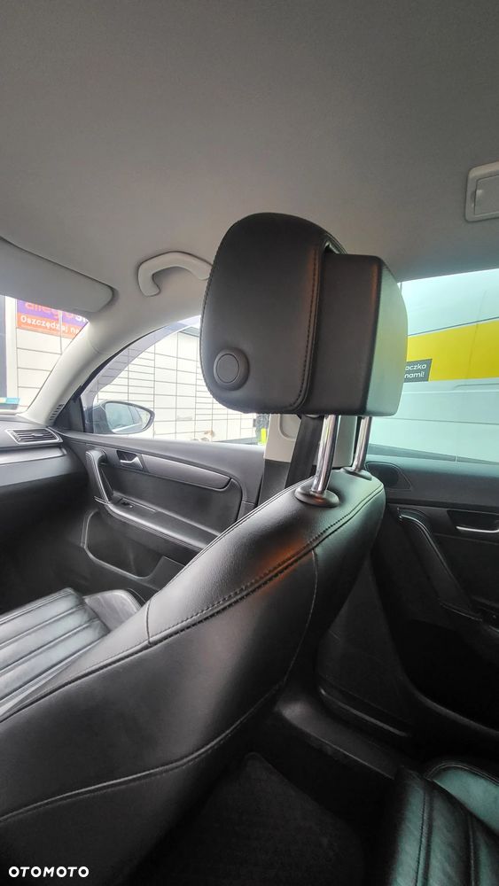 Volkswagen Passat 2.0 TDI Highline R-Style DSG - 29