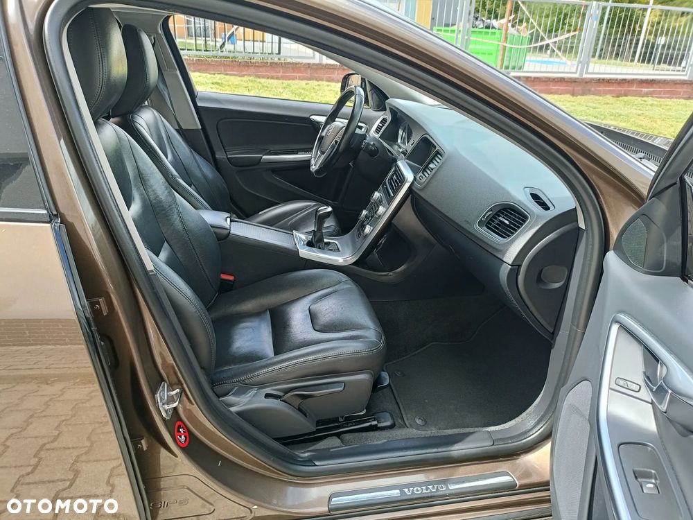 Volvo V60 Cross Country D3 Drive-E Momentum - 7