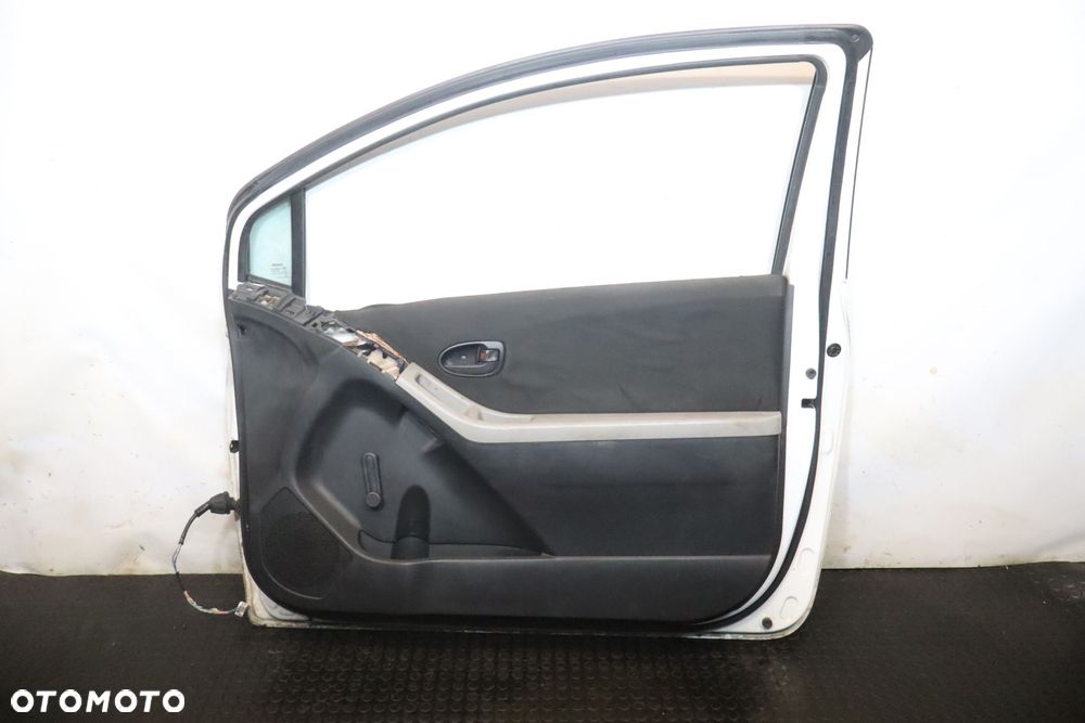 DRZWI PRAWY PRZÓD TOYOTA YARIS II FB18 - 2