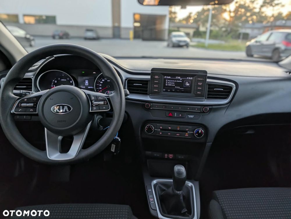 Kia Ceed - 11