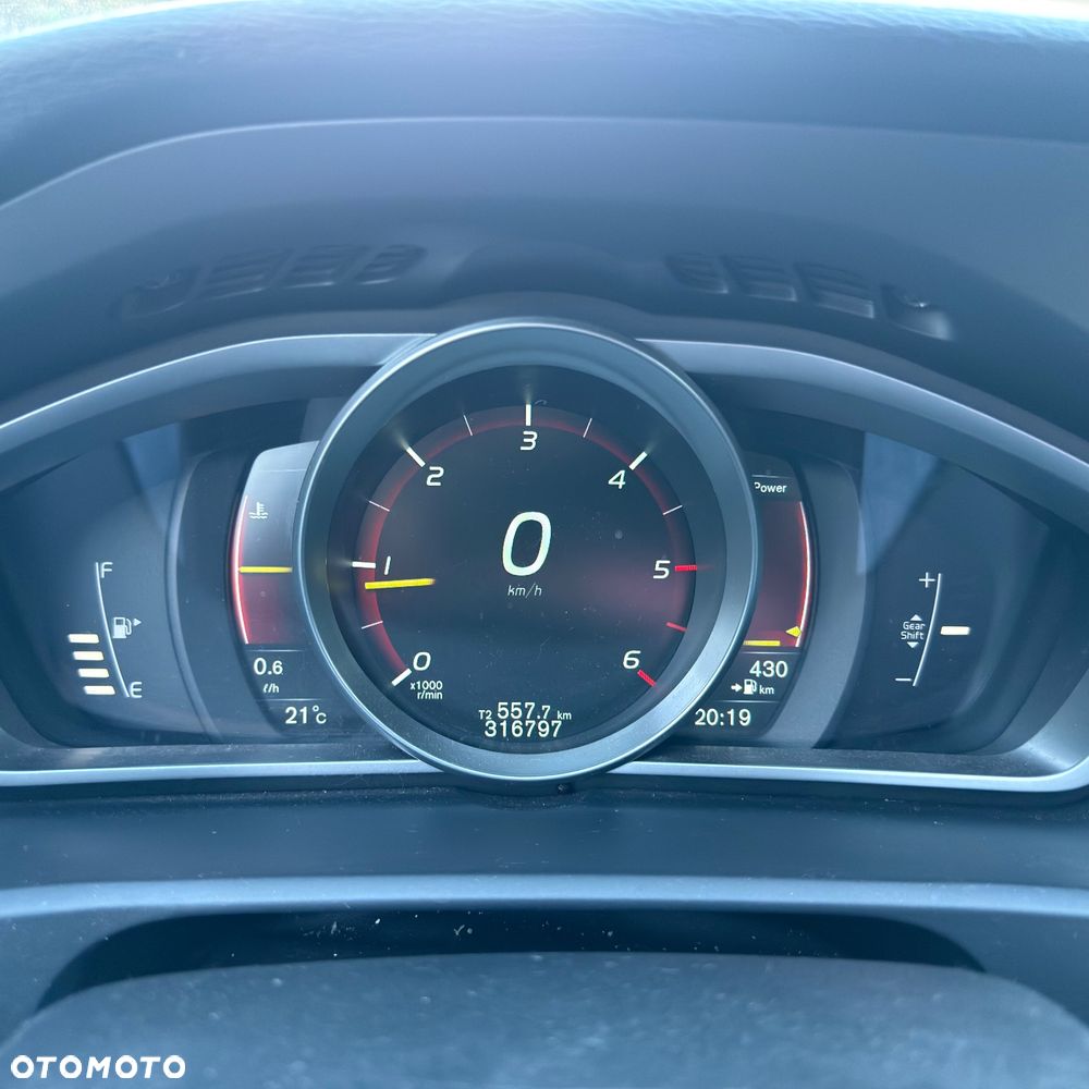 Volvo V40 D4 Drive-E R-Design Summum - 10