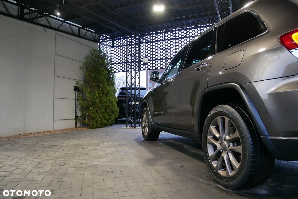 Jeep Grand Cherokee - 36