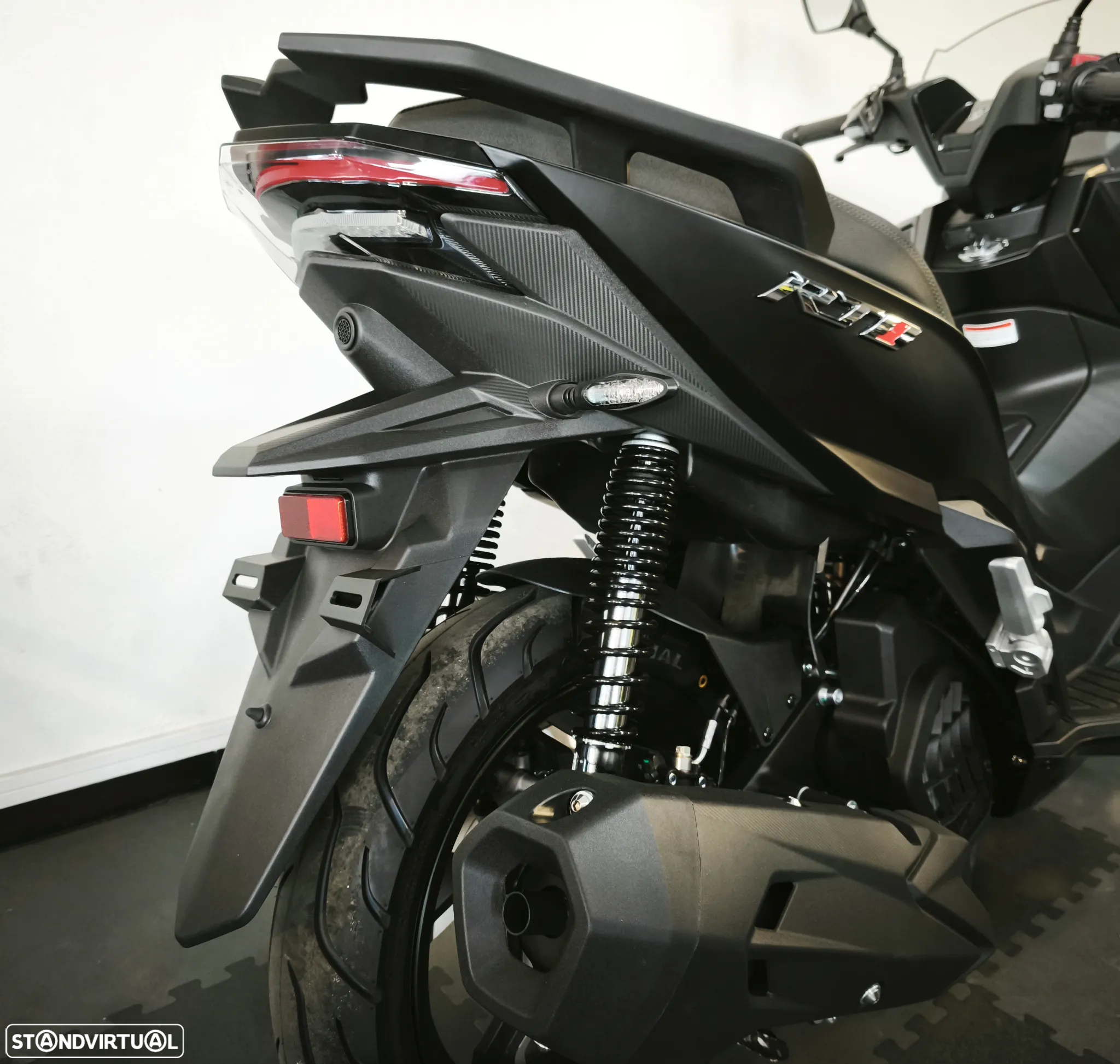 Cyclone 125 Scooter - 6