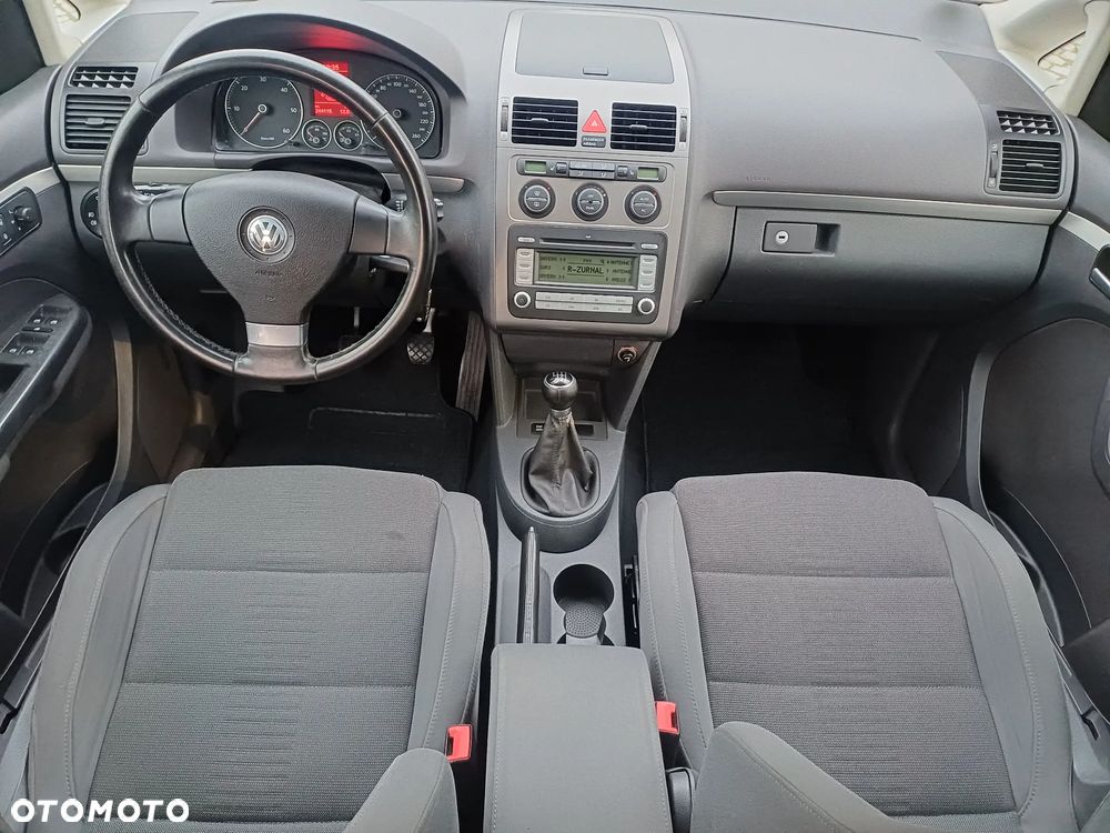 Volkswagen Touran - 5