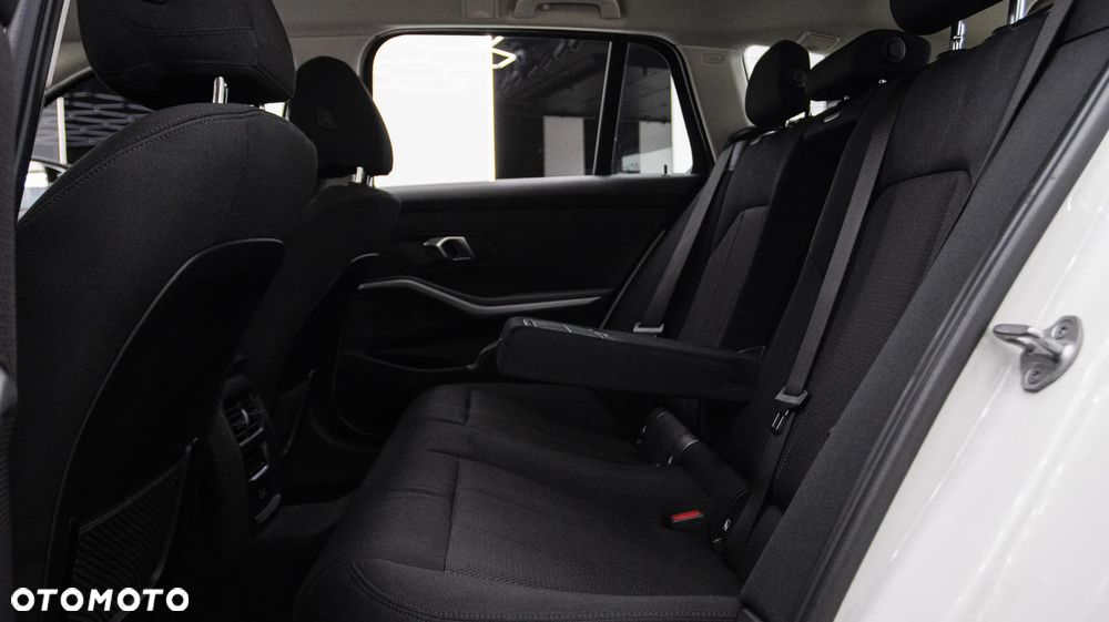 BMW Seria 3 318i Advantage sport - 16