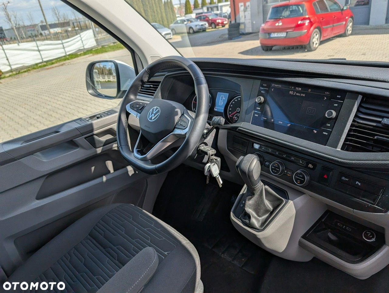 Volkswagen Caravelle - 11