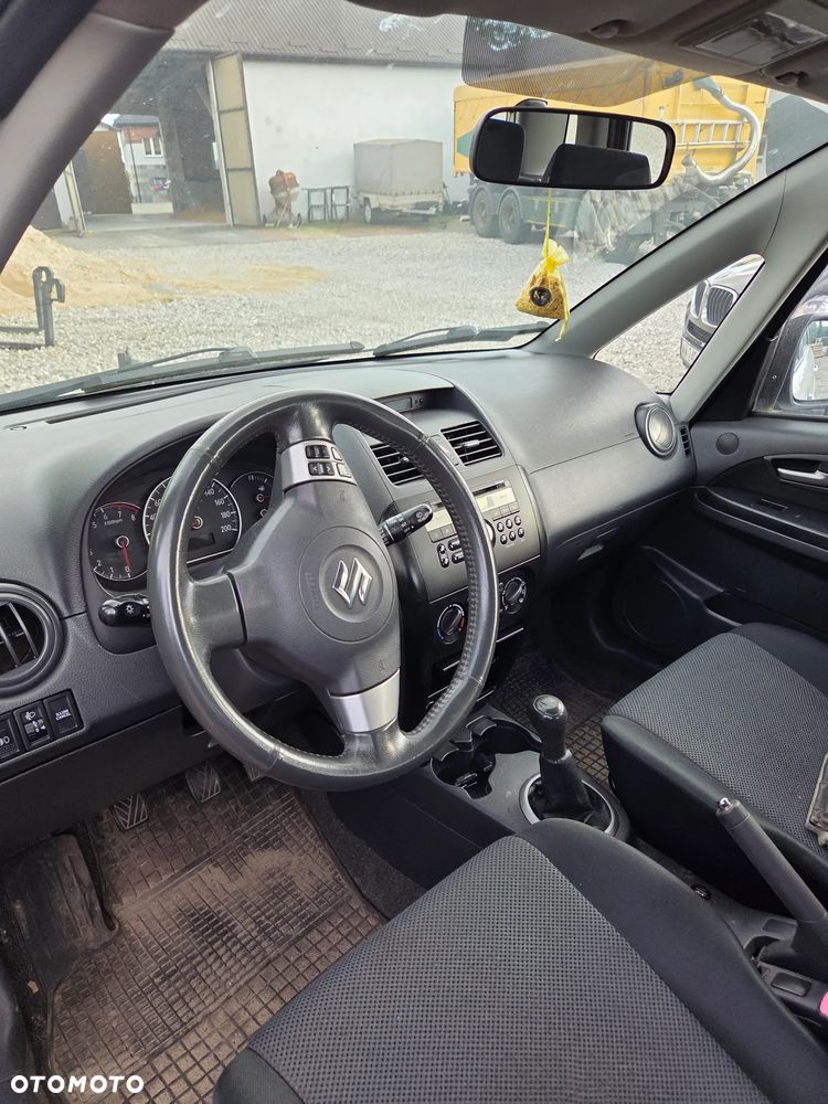 Suzuki SX4 - 10