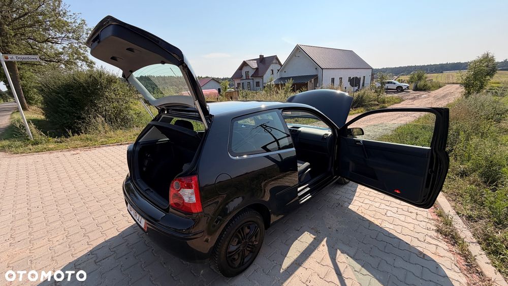 Volkswagen Polo 1.4 16V Trendline - 4