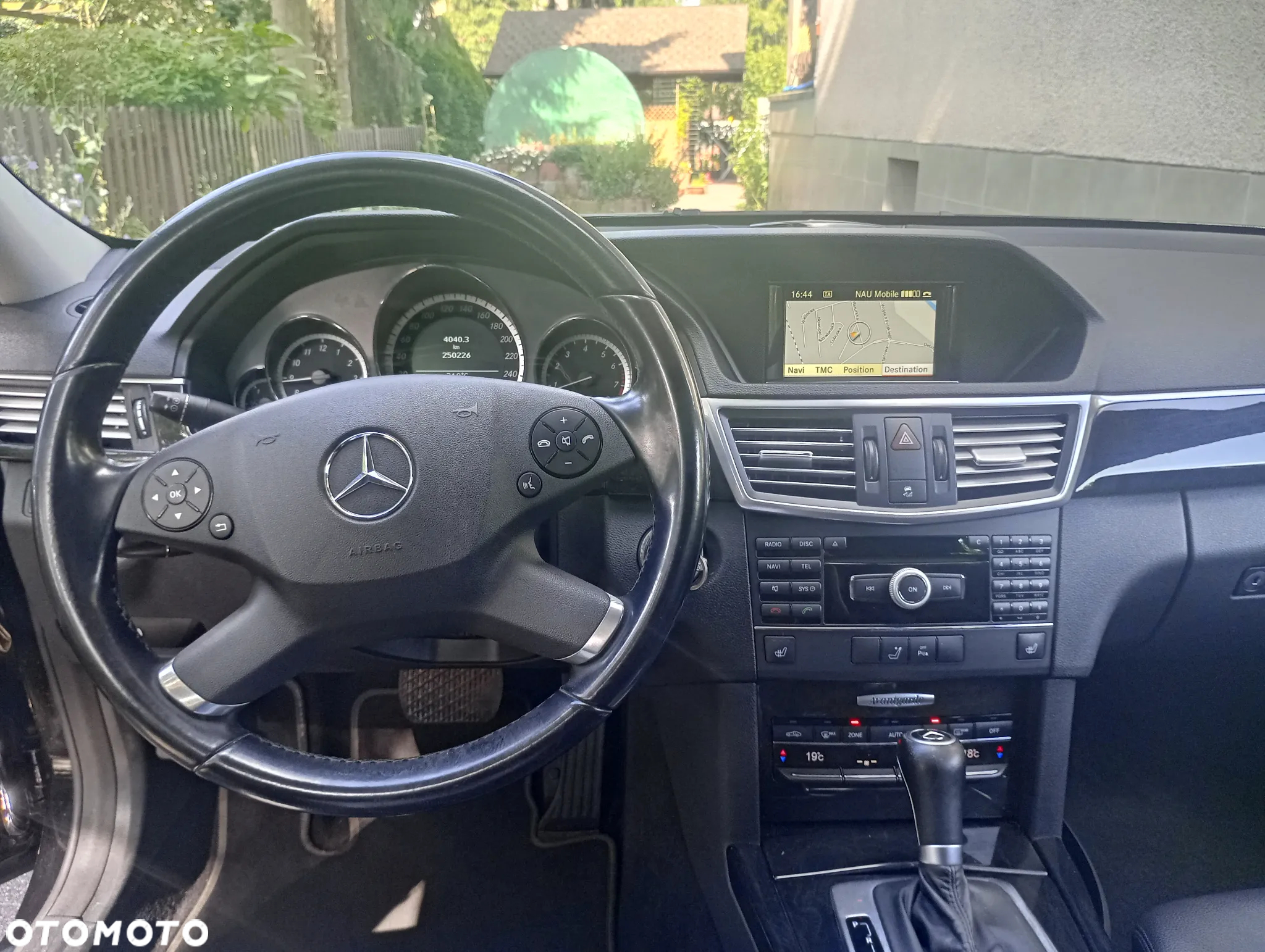 Mercedes-Benz Klasa E 250 CGI BlueEffICIENCY Avantgarde - 6