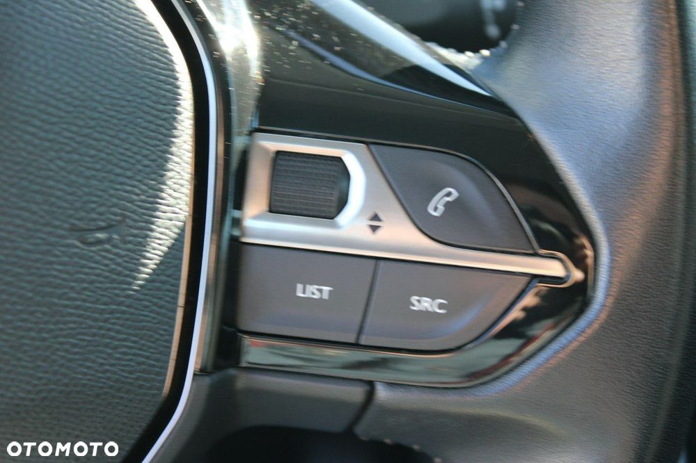 Peugeot 208 - 22