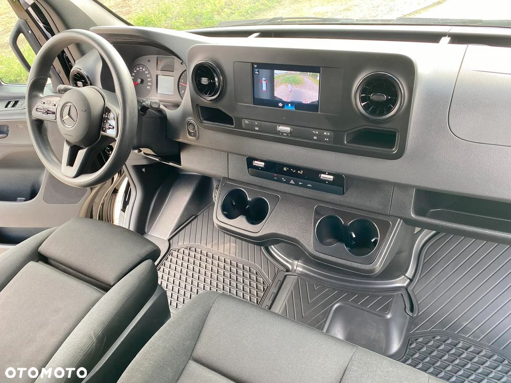 Mercedes-Benz Sprinter - 11