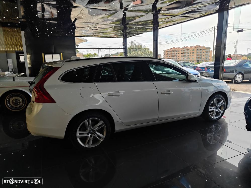 Volvo V60 2.4 D6 Momentum AWD Phev - 4