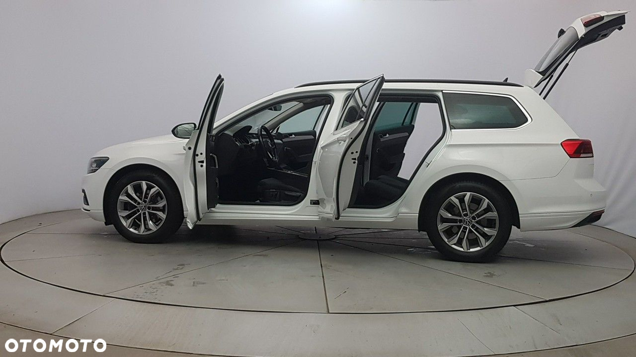 Volkswagen Passat - 11
