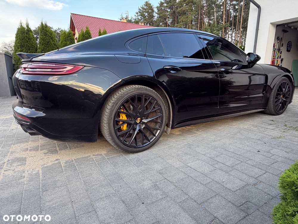 Porsche Panamera - 4