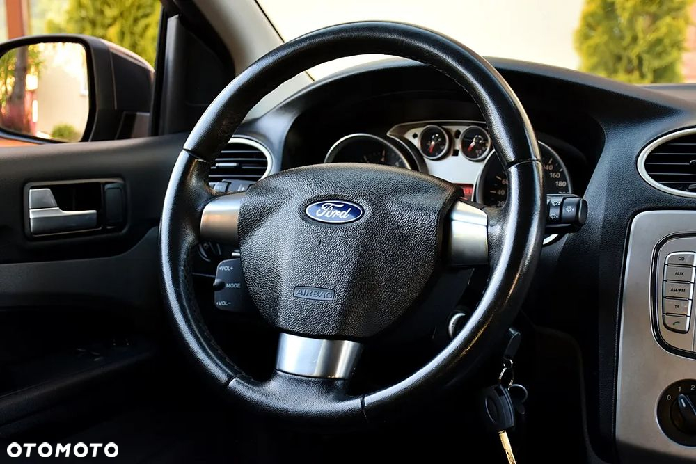 Ford Focus 1.6 16V Style - 18
