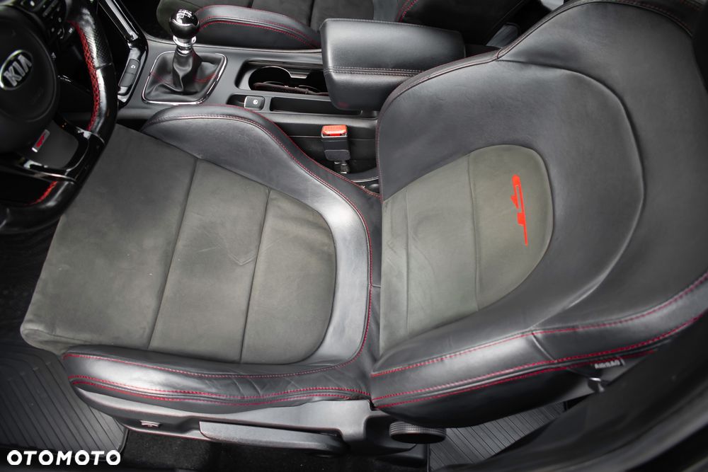 Kia Ceed 1.6 T-GDI GT - 26