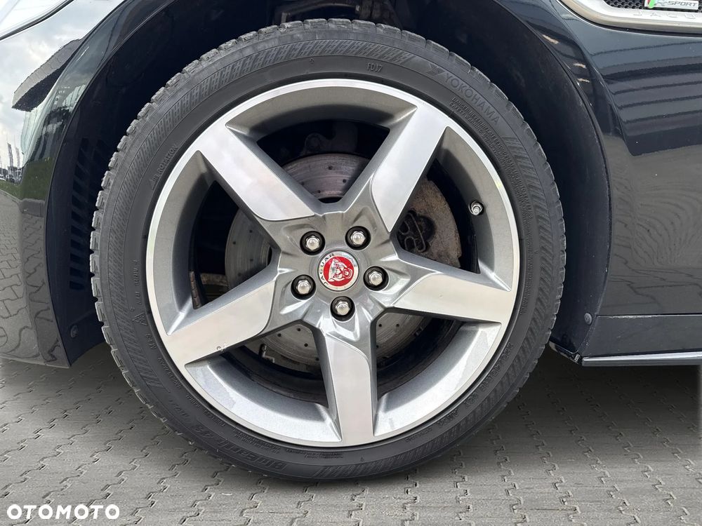 Jaguar XE 2.0 D AWD R-Sport - 21