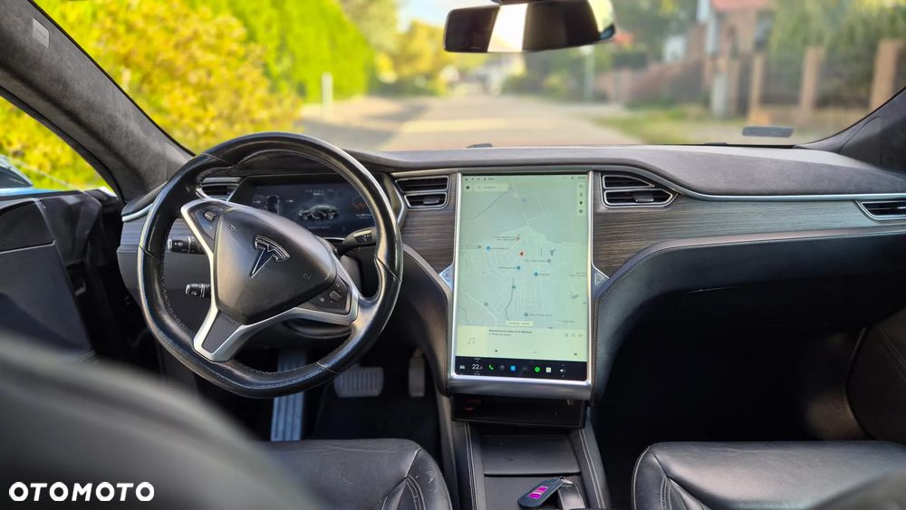 Tesla Model S 85 D - 21